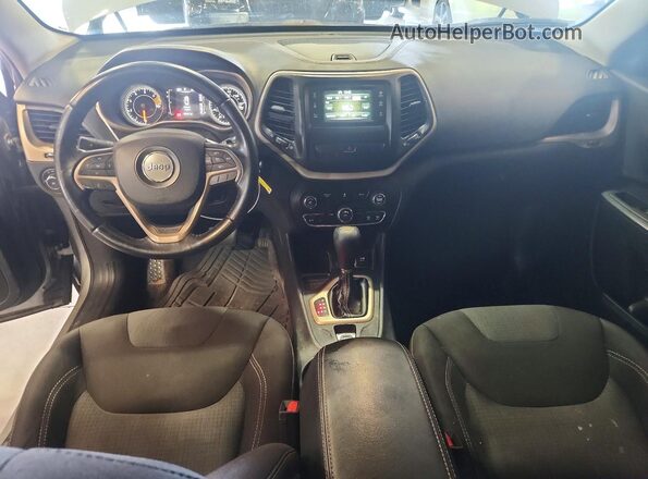 1C4PJLCB2HW526746 2017 JEEP CHEROKEE Gray Widok deski rozdzielczej