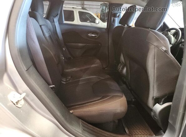 1C4PJLCB2HW526746 2017 JEEP CHEROKEE Gray Widok wnętrza z tyłu