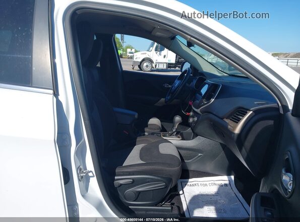 1C4PJLCB2JD538445 2018 JEEP CHEROKEE White Вид салону спереду