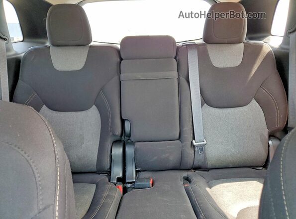 1C4PJLCB2JD606291 2018 JEEP CHEROKEE Gray Rear seats view
