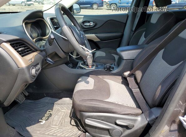 1C4PJLCB2JD606291 2018 JEEP CHEROKEE Gray Front interior view