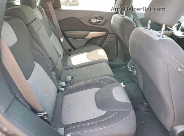 1C4PJLCB2JD606291 2018 JEEP CHEROKEE Gray Rear interior view