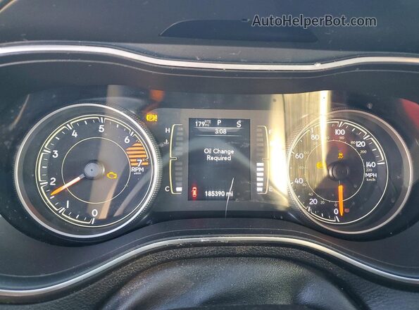 1C4PJLCB2KD131470 2019 JEEP CHEROKEE Green Вид щитка приладів