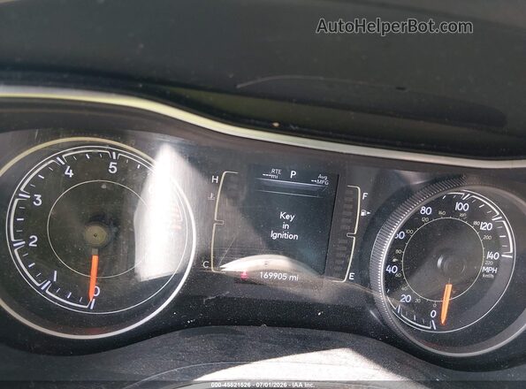 1C4PJLCB2KD242133 2019 JEEP CHEROKEE Green Widok tylnych siedzeń