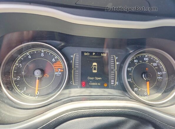 1C4PJLCB3HW507218 2017 JEEP CHEROKEE Red Widok zestawu wskaźników