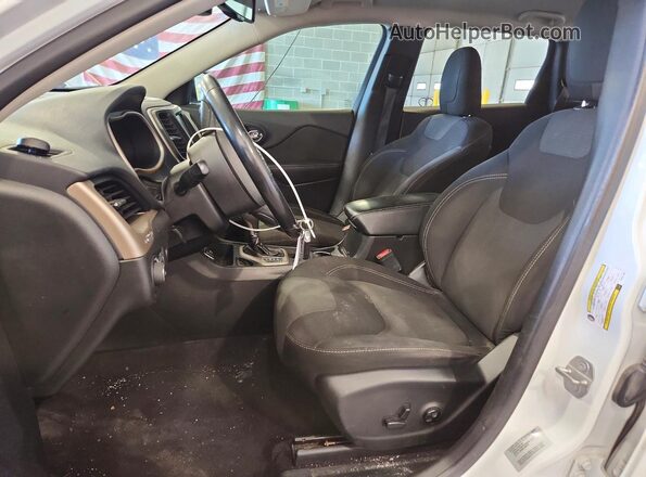 1C4PJLCB3HW541000 2017 JEEP CHEROKEE White Вид салону спереду