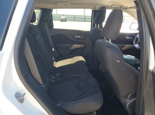 1C4PJLCB3HW623745 2017 JEEP CHEROKEE White Vista interior trasera