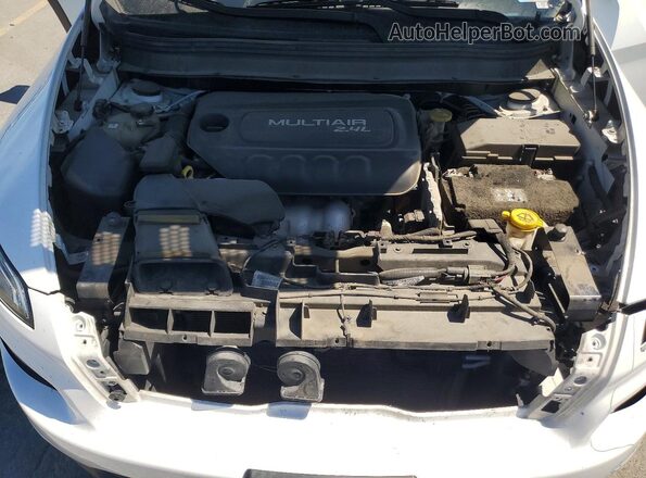1C4PJLCB3HW623745 2017 JEEP CHEROKEE White Vista del compartimento del motor