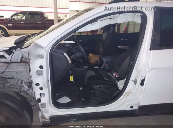 1C4PJLCB3JD518334 2018 JEEP CHEROKEE White Вид спереду