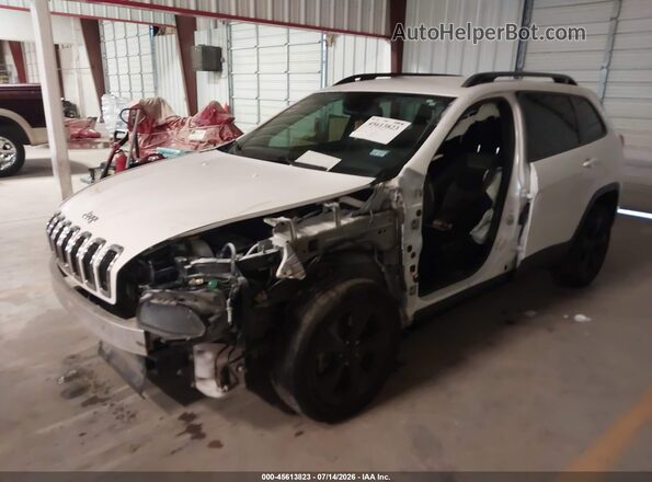 1C4PJLCB3JD518334 2018 JEEP CHEROKEE White Передня ліва чверть