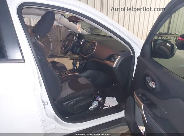 1C4PJLCB3JD518334 2018 JEEP CHEROKEE White Вид салону спереду