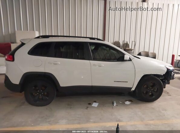 1C4PJLCB3JD518334 2018 JEEP CHEROKEE White Вид задньої частини салону