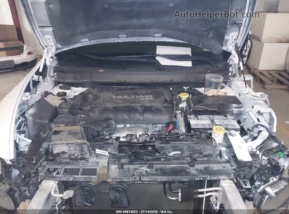 1C4PJLCB3JD518334 2018 JEEP CHEROKEE White Вид ззаду