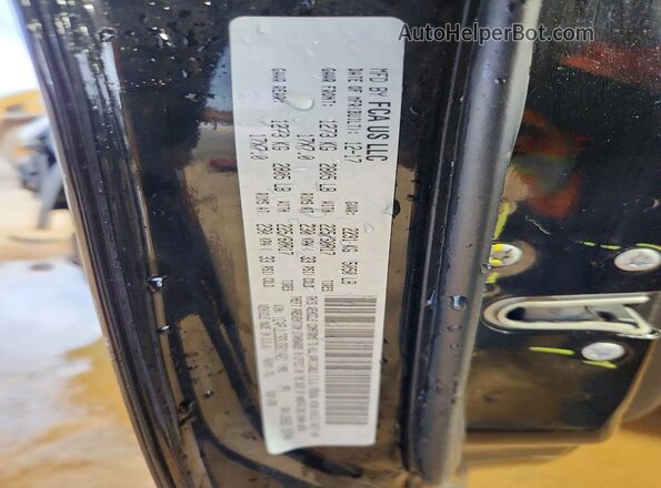 1C4PJLCB3JD611421 2018 JEEP CHEROKEE Black Widok wnętrza 360 stopni