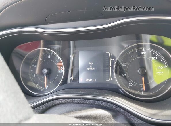 1C4PJLCB3KD377010 2019 JEEP CHEROKEE Maroon Հետևի նստատեղերի տեսք