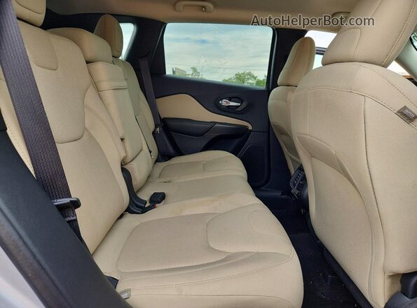 1C4PJLCB4GW308273 2016 JEEP CHEROKEE Silver Rear interior view