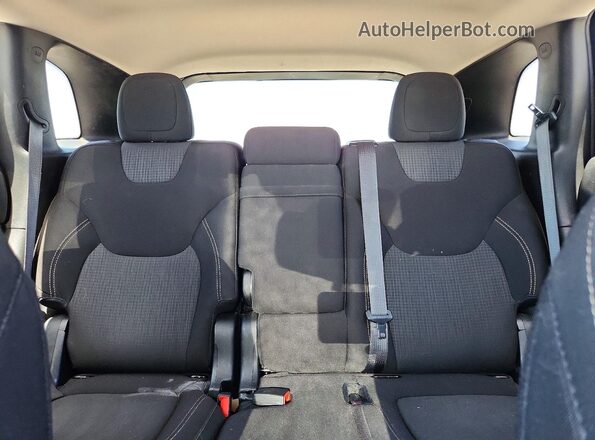 1C4PJLCB4HW640165 2017 JEEP CHEROKEE Gray Rear seats view