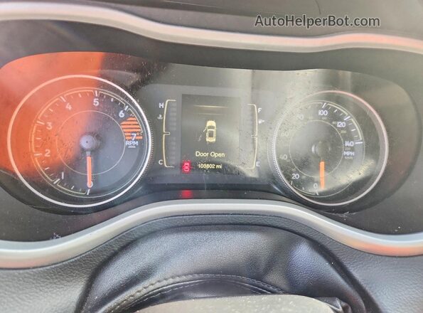 1C4PJLCB4JD551682 2018 JEEP CHEROKEE Blue Instrument cluster view