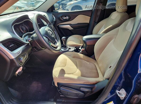 1C4PJLCB4JD551682 2018 JEEP CHEROKEE Blue Front interior view