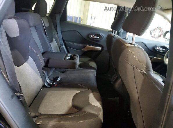 1C4PJLCB4JD587436 2018 JEEP CHEROKEE Black Rear seats view