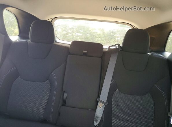 1C4PJLCB4MD169155 2021 JEEP CHEROKEE Blue Rear seats view