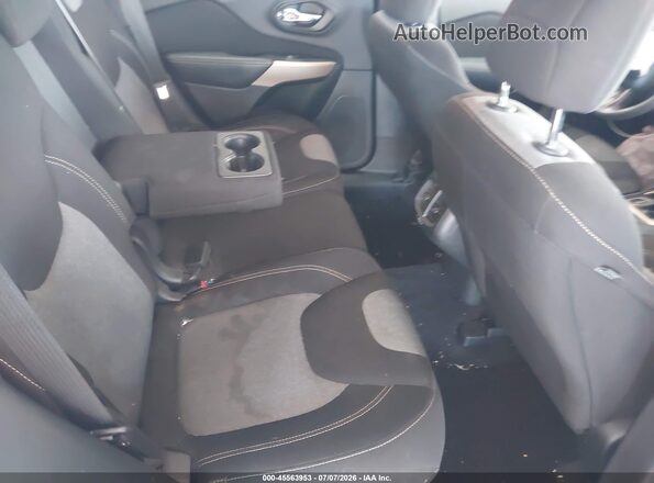 1C4PJLCB5JD531179 2018 JEEP CHEROKEE Silver Widok naklejki z numerem VIN