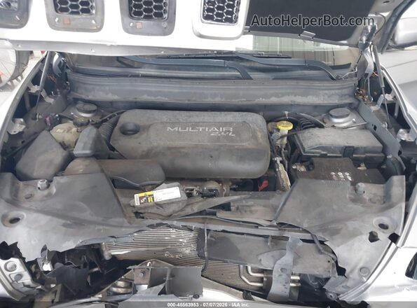 1C4PJLCB5JD531179 2018 JEEP CHEROKEE Silver Widok z tyłu