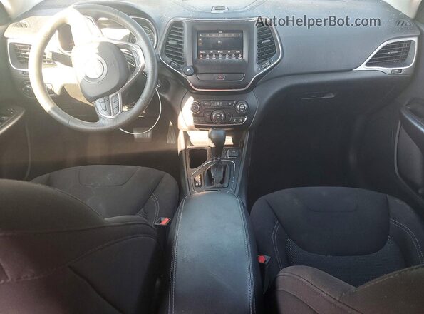 1C4PJLCB5KD151213 2019 JEEP CHEROKEE Silver Vista del salpicadero