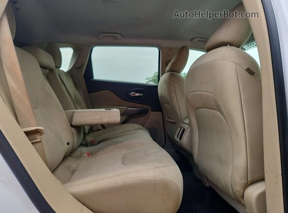 1C4PJLCB5KD242062 2019 JEEP CHEROKEE White Вид задніх сидінь