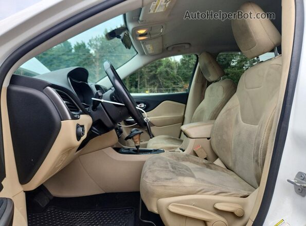 1C4PJLCB5KD242062 2019 JEEP CHEROKEE White Вид салону спереду
