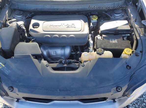 1C4PJLCB5KD474483 2019 JEEP CHEROKEE Silver Engine compartment view
