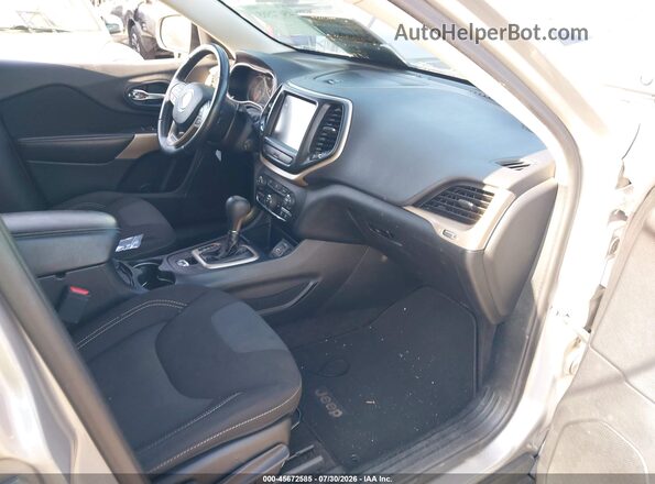 1C4PJLCB6HD235954 2017 JEEP CHEROKEE Silver Vista interior delantera