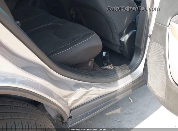 1C4PJLCB6HD235954 2017 JEEP CHEROKEE Silver Vista del cuadro de instrumentos