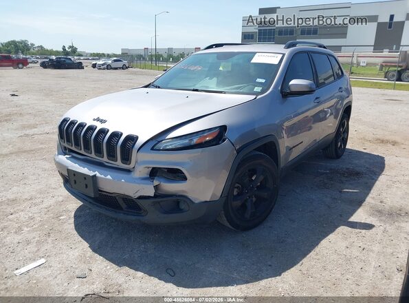 1C4PJLCB6JD558729 2018 JEEP CHEROKEE Серебряный Передняя левая четверть