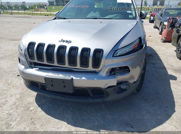 1C4PJLCB6JD558729 2018 JEEP CHEROKEE Серебряный Вид спереди