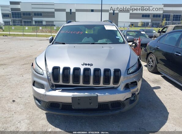 1C4PJLCB6JD558729 2018 JEEP CHEROKEE Серебряный Вид щитка приборов