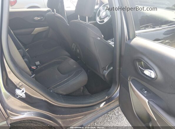 1C4PJLCB7HW643075 2017 JEEP CHEROKEE Gray Widok naklejki z numerem VIN