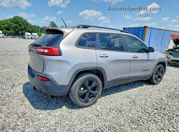 1C4PJLCB7JD543124 2018 JEEP CHEROKEE Silver Rear right