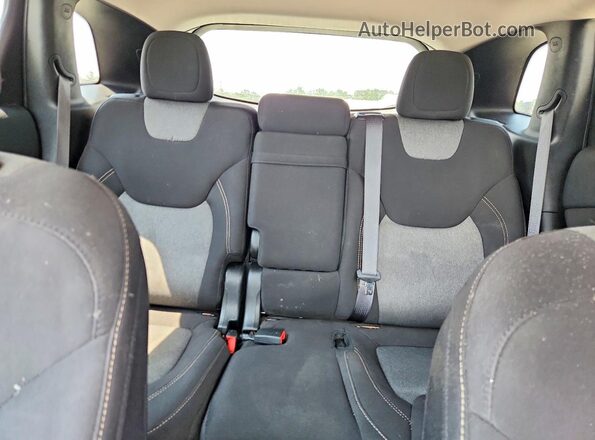 1C4PJLCB7JD543124 2018 JEEP CHEROKEE Silver Rear seats view