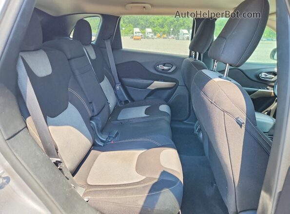 1C4PJLCB7JD543124 2018 JEEP CHEROKEE Silver Rear interior view