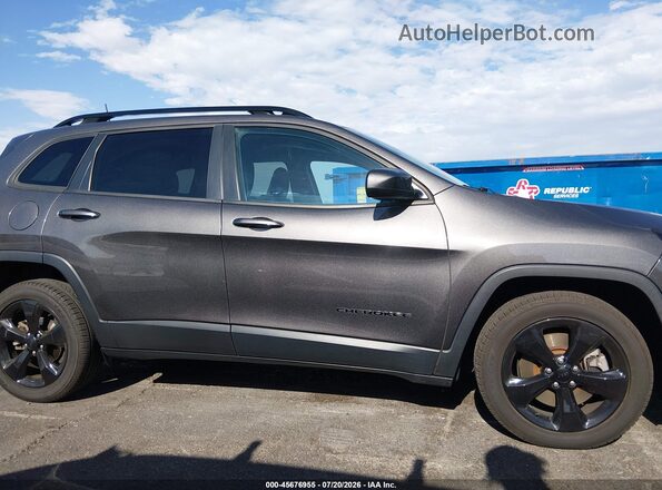1C4PJLCB7JD551403 2018 JEEP CHEROKEE Gray Vista interior trasera