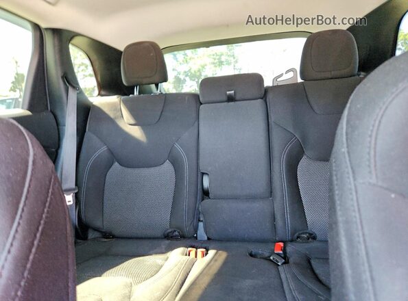 1C4PJLCB7KD487753 2019 JEEP CHEROKEE Burgundy Հետևի նստատեղերի տեսք