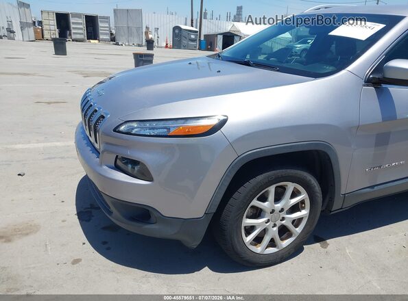 1C4PJLCB8HD219335 2017 JEEP CHEROKEE Silver Вид спереду