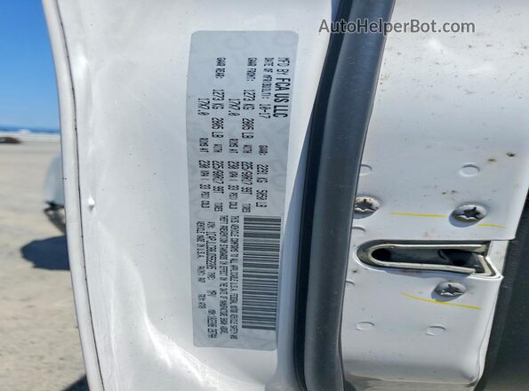 1C4PJLCB8JD552205 2018 JEEP CHEROKEE White Սալոնի 360 աստիճան տեսք