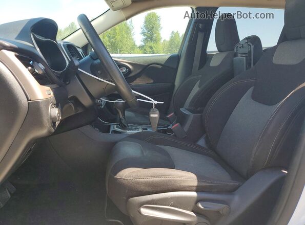1C4PJLCB8JD552205 2018 JEEP CHEROKEE White Սալոնի դիմացի տեսք
