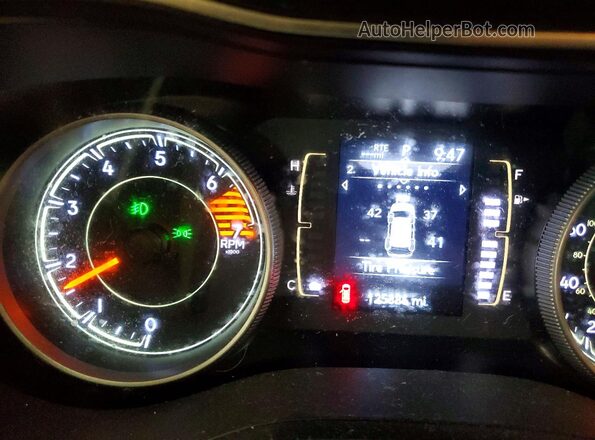1C4PJLCB8KD265223 2019 JEEP CHEROKEE Red Widok zestawu wskaźników