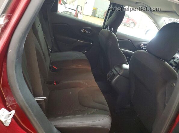 1C4PJLCB8KD265223 2019 JEEP CHEROKEE Red Widok wnętrza z tyłu