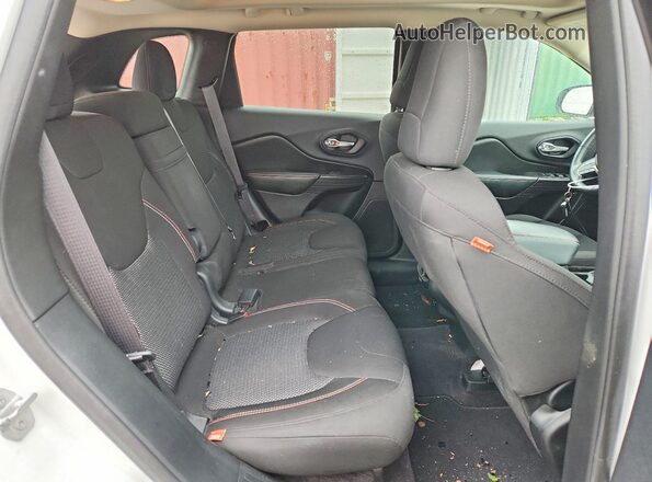1C4PJLCB9GW275819 2016 JEEP CHEROKEE Белый Вид задних сидений