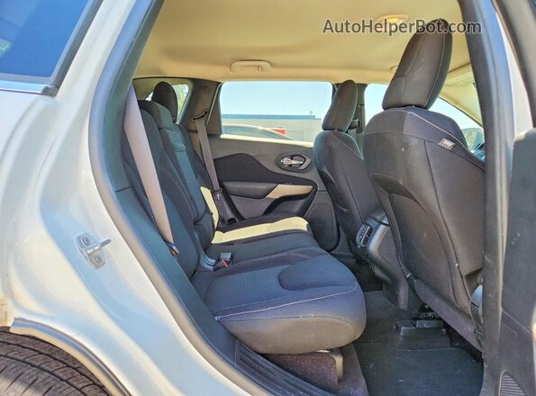 1C4PJLCB9HW667989 2017 JEEP CHEROKEE White უკანა სალონის ხედი