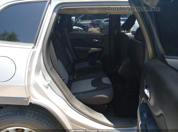 1C4PJLCB9JD531153 2018 JEEP CHEROKEE Silver VIN sticker view